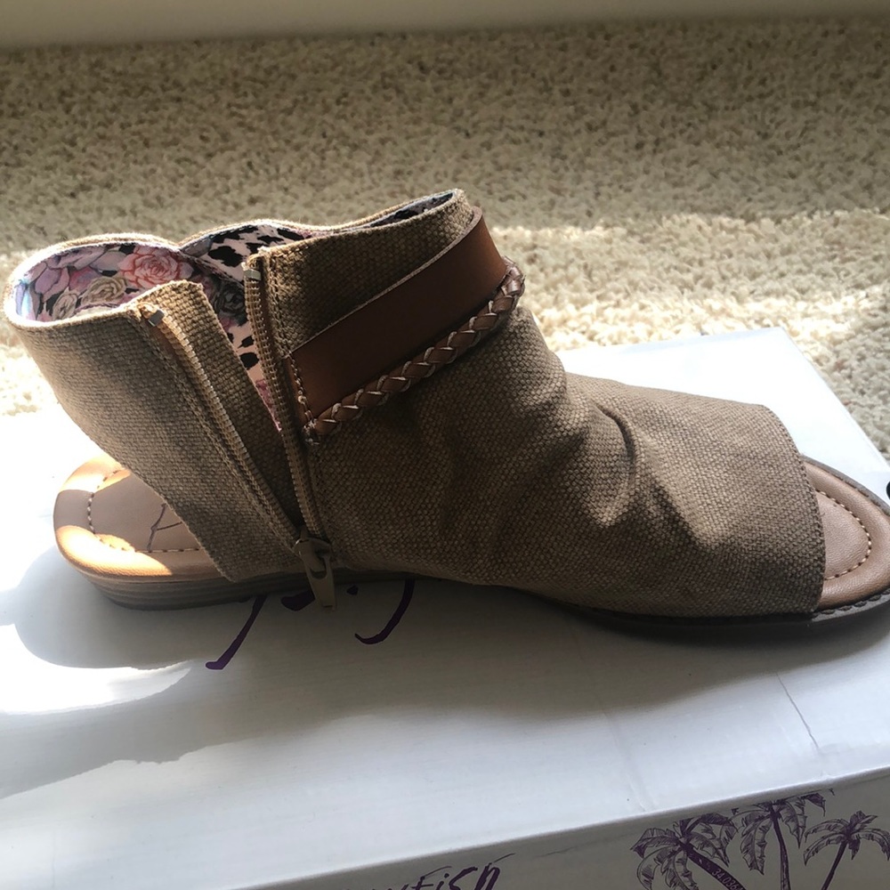 Sandals - Picture 3 of 3